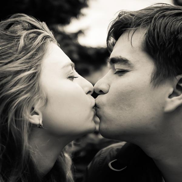 彼氏と初めてキスするときの注意点10選