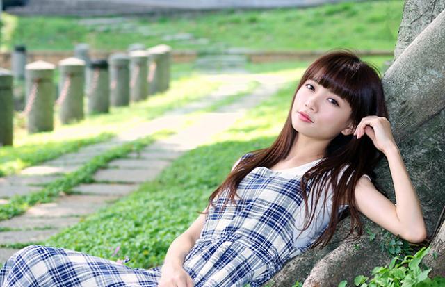 いつも地味な服装と髪型