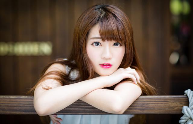 爬虫類顔の特徴【つり上がった目】